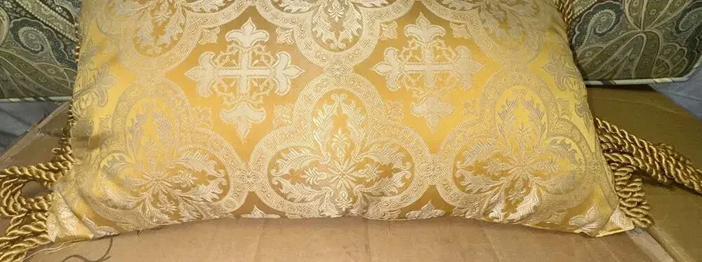 Noble Excellence Gold and White Damask Decorative Pillow with Tassels